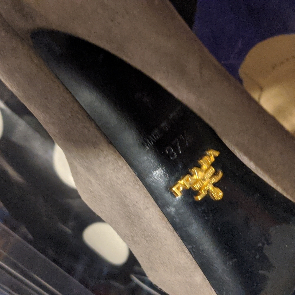 Prada pumps - Picture 2 of 4
